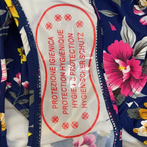 Bright Floral Cut Out One Piece Monokini Swimsuit - Picture 12 of 13